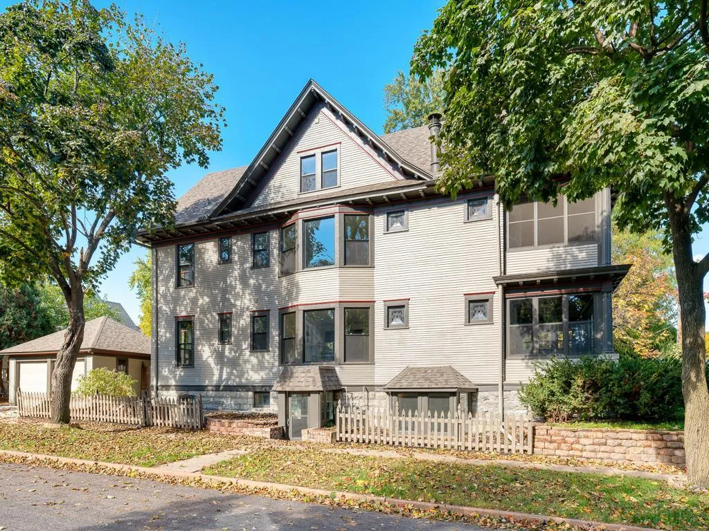 Photo 45 of 203 Chatsworth S Street