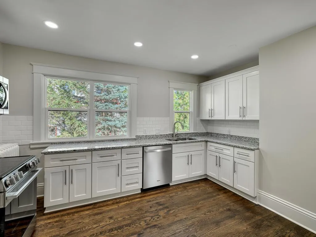 Photo 18 of 203 Chatsworth S Street