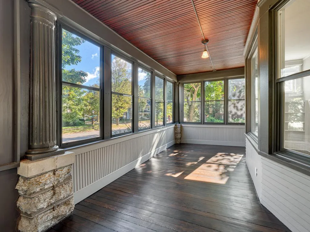 Photo 3 of 203 Chatsworth S Street