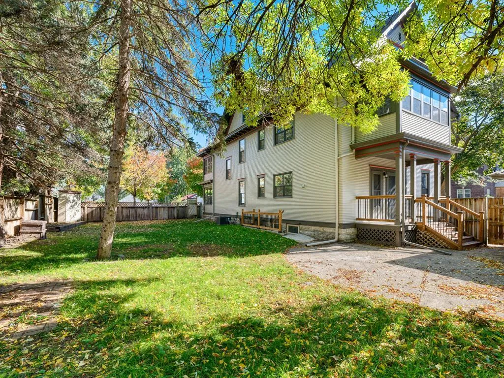 Photo 44 of 203 Chatsworth S Street