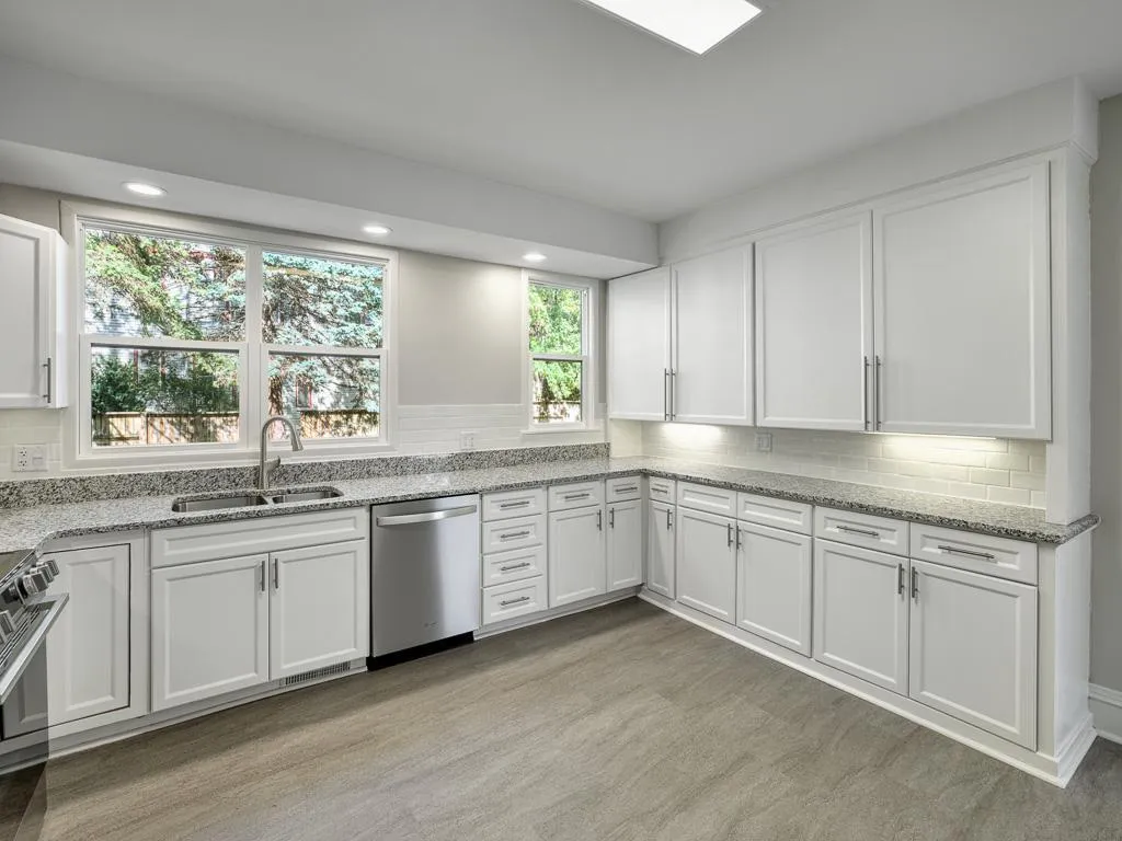 Photo 8 of 203 Chatsworth S Street