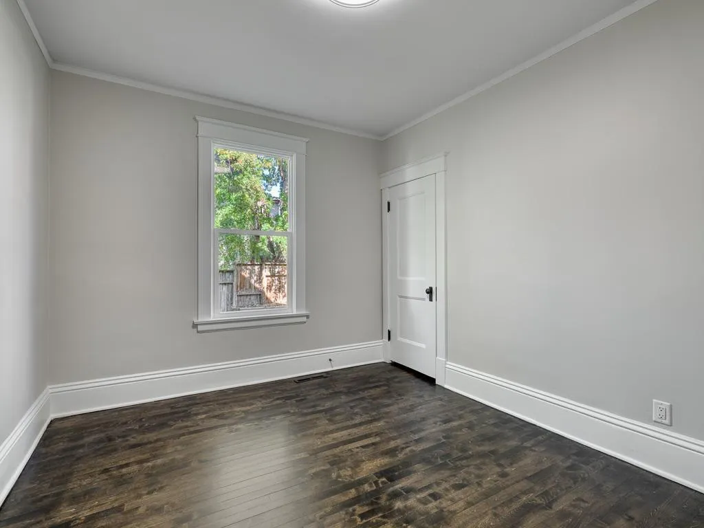 Photo 10 of 203 Chatsworth S Street