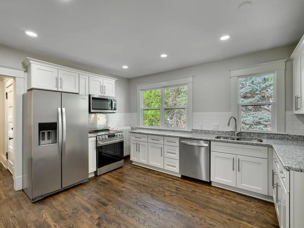 Photo 17 of 203 Chatsworth S Street