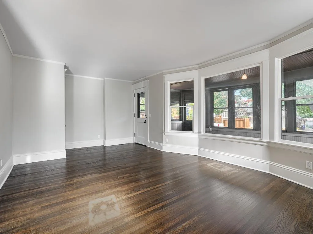 Photo 5 of 203 Chatsworth S Street