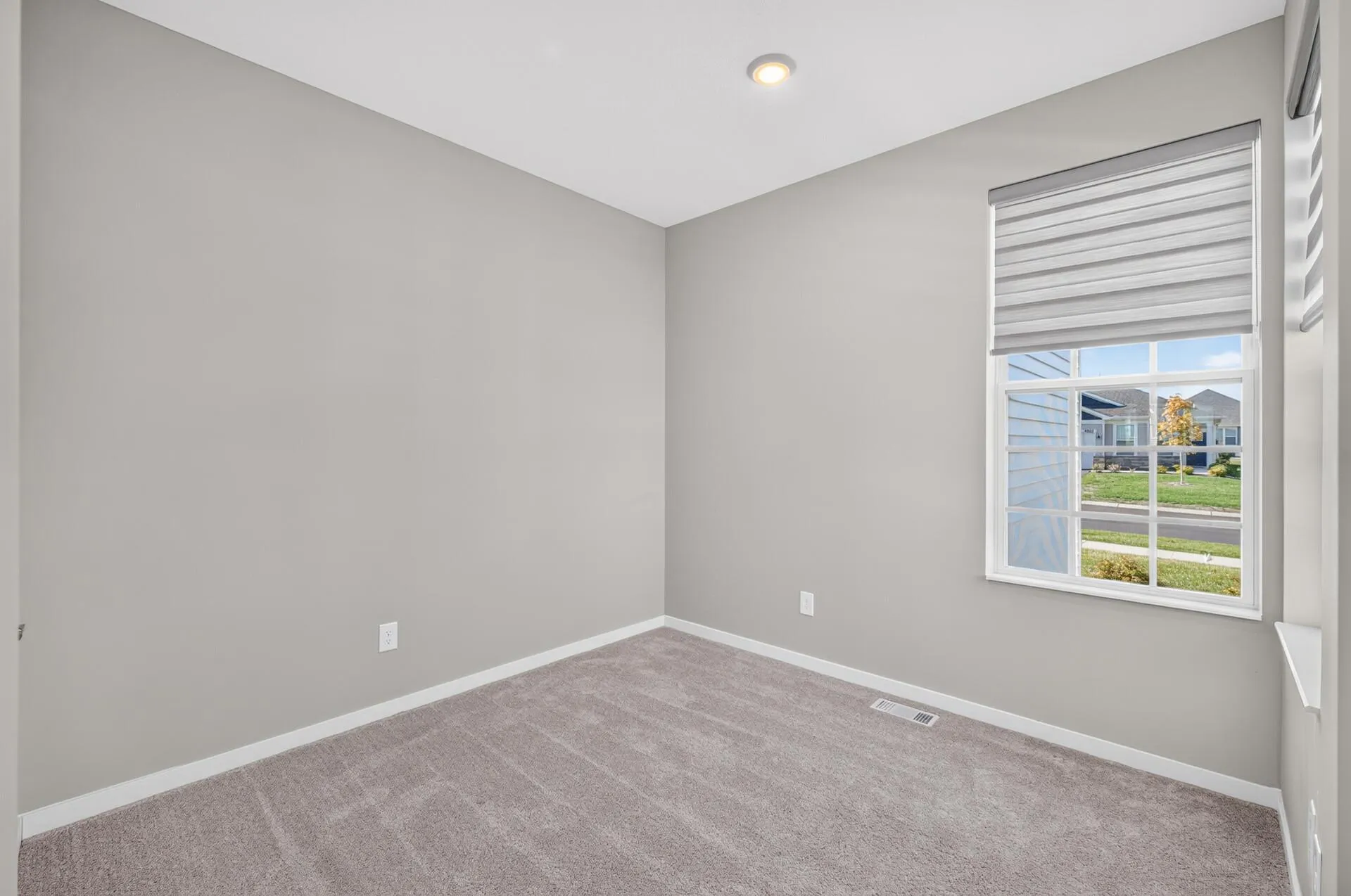 Photo 9 of 4852 Airlake Drive