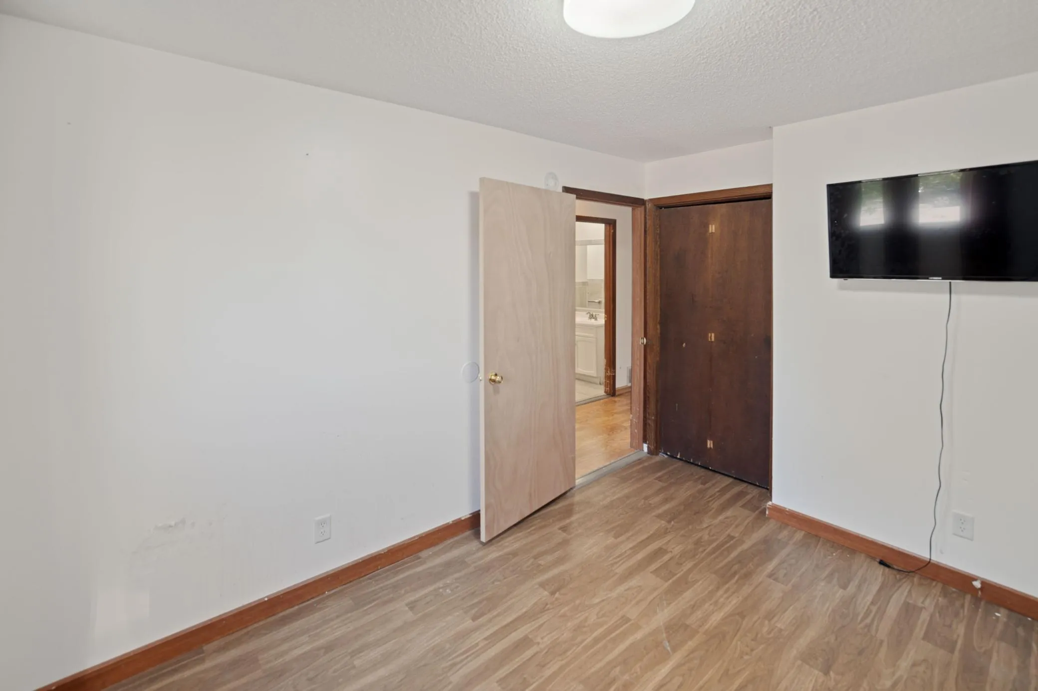 Photo 19 of 6517 Edgewood N Avenue