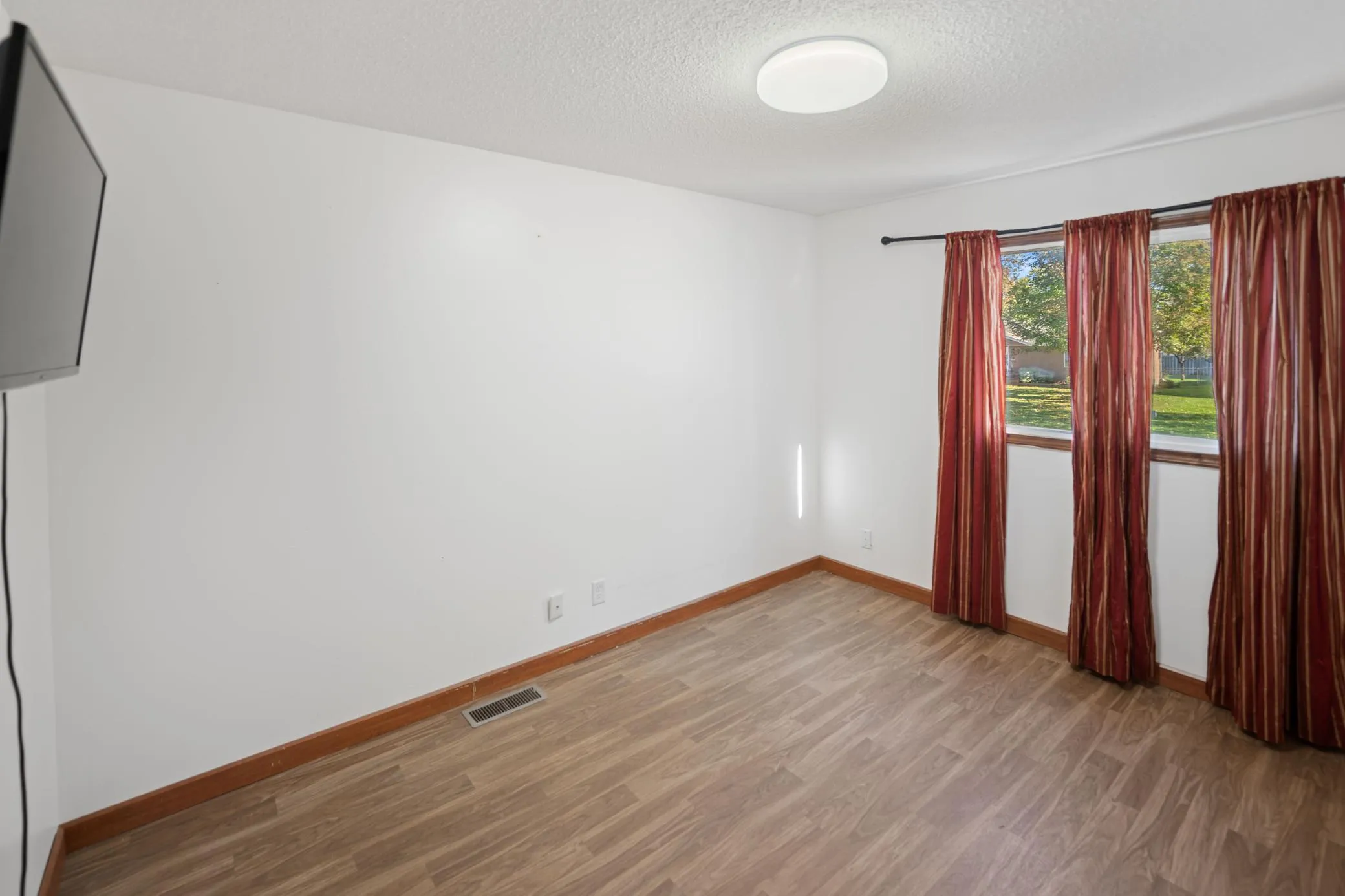 Photo 17 of 6517 Edgewood N Avenue
