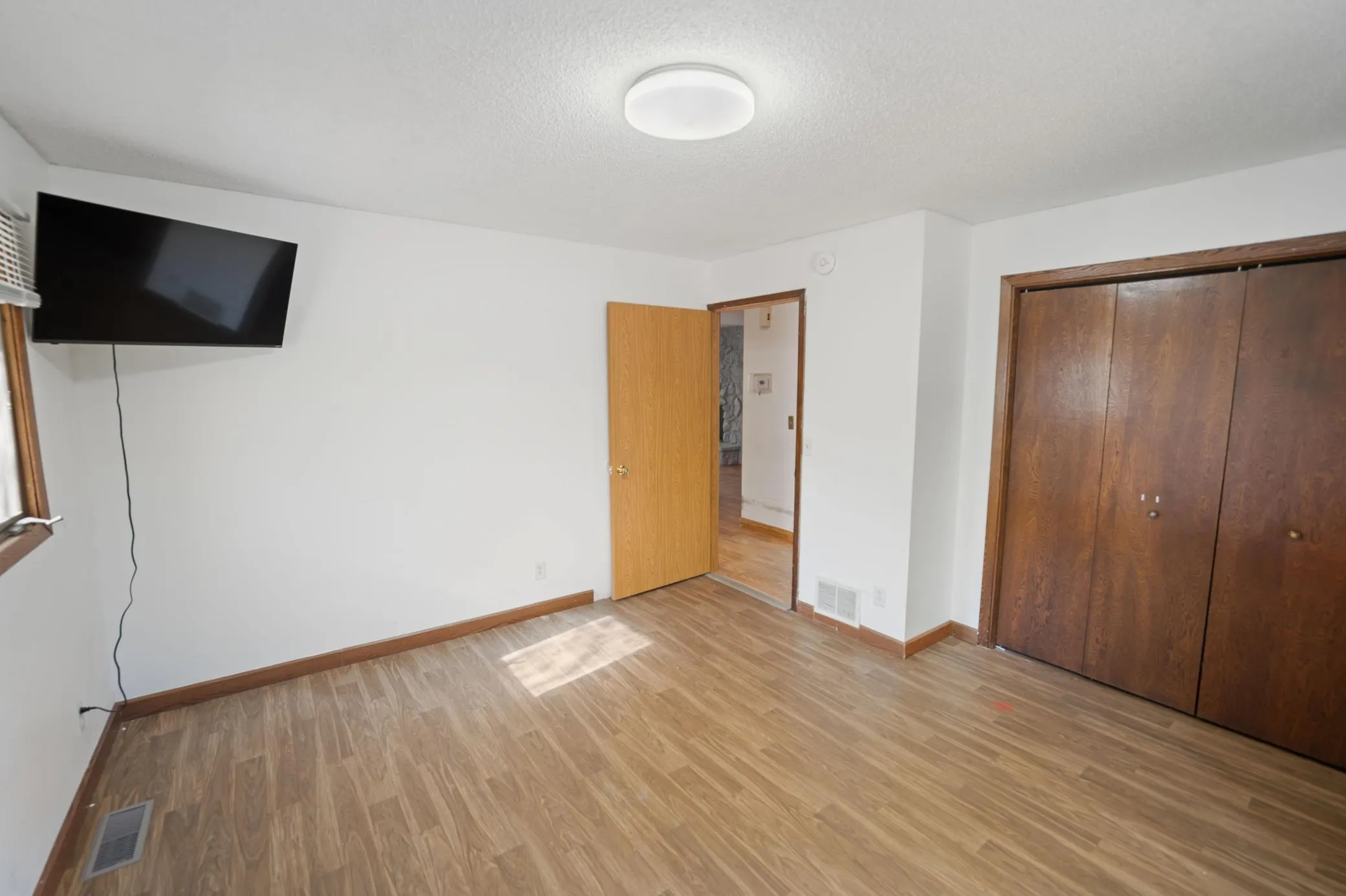 Photo 9 of 6517 Edgewood N Avenue