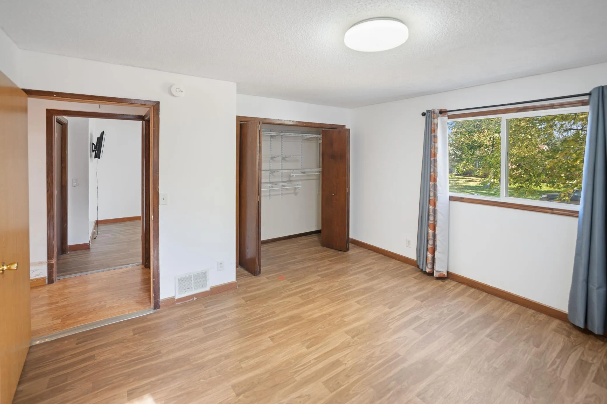 Photo 8 of 6517 Edgewood N Avenue