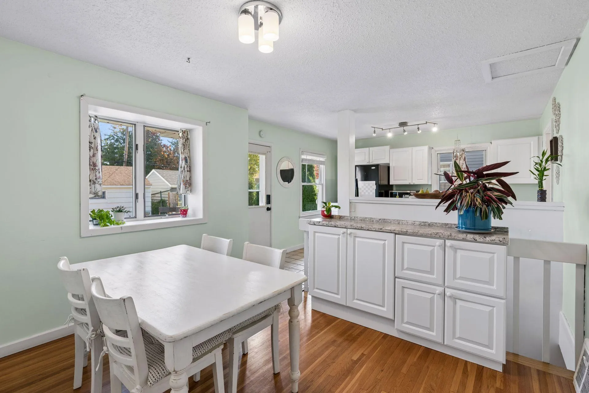 Photo 13 of 6621 Xerxes S Avenue