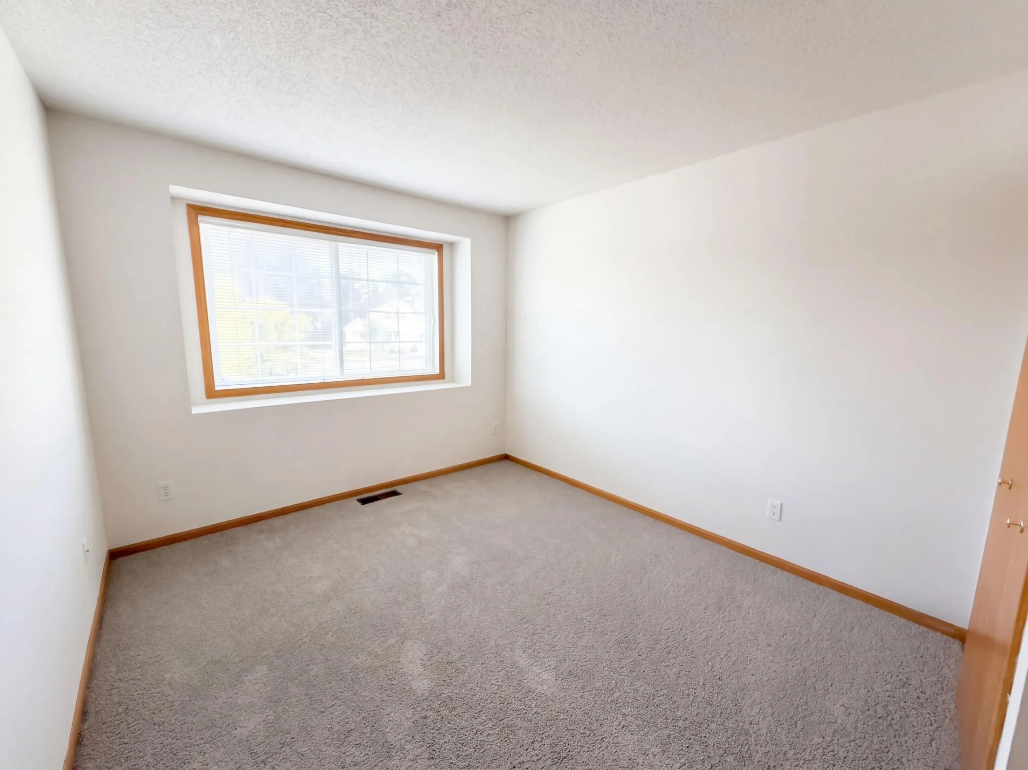 Photo 9 of 11544 Elmwood N Avenue