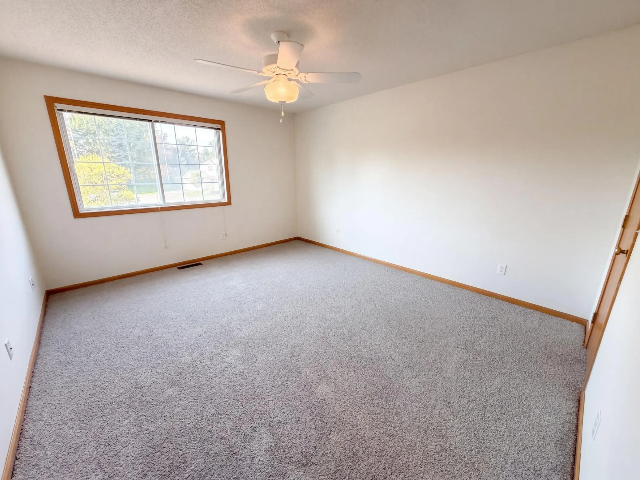 Photo 4 of 11544 Elmwood N Avenue