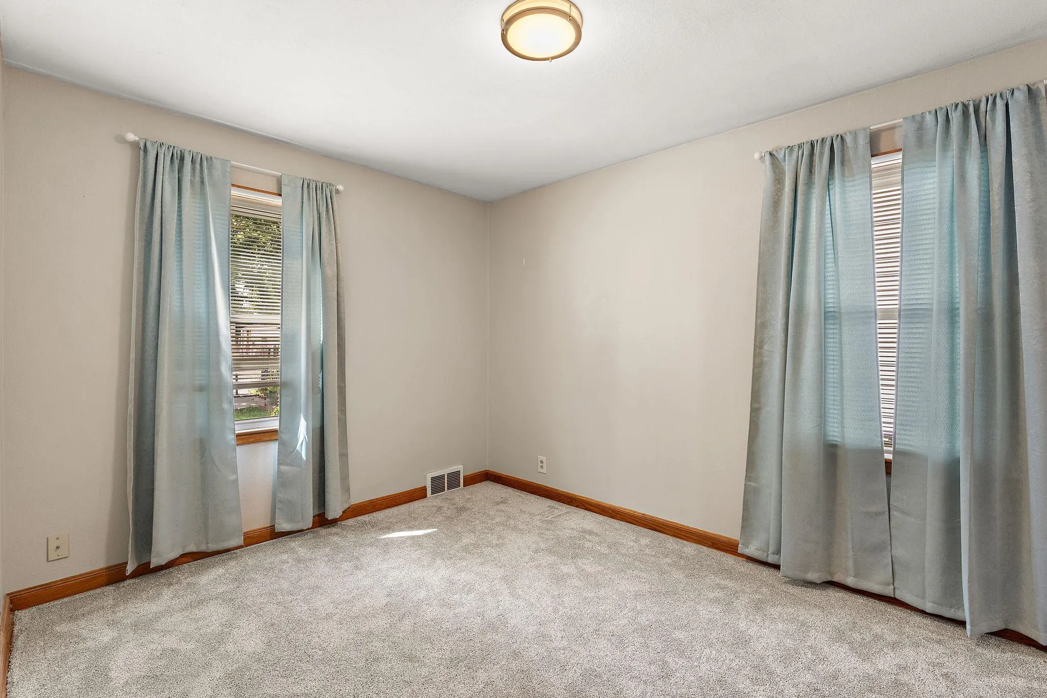 Photo 16 of 828 3rd S Avenue