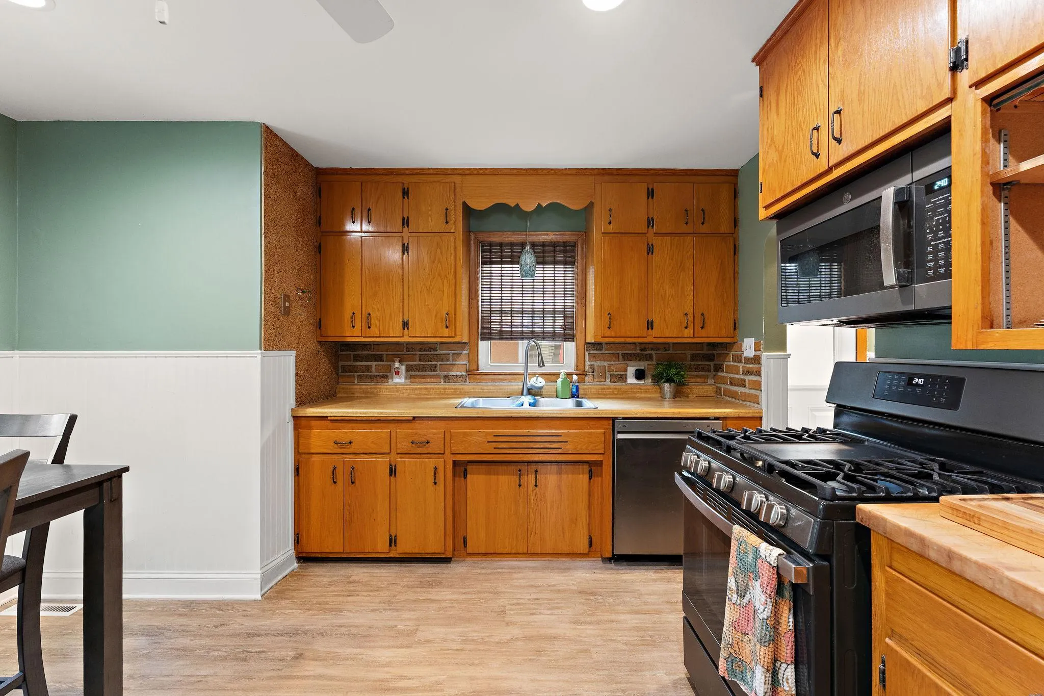 Photo 6 of 828 3rd S Avenue