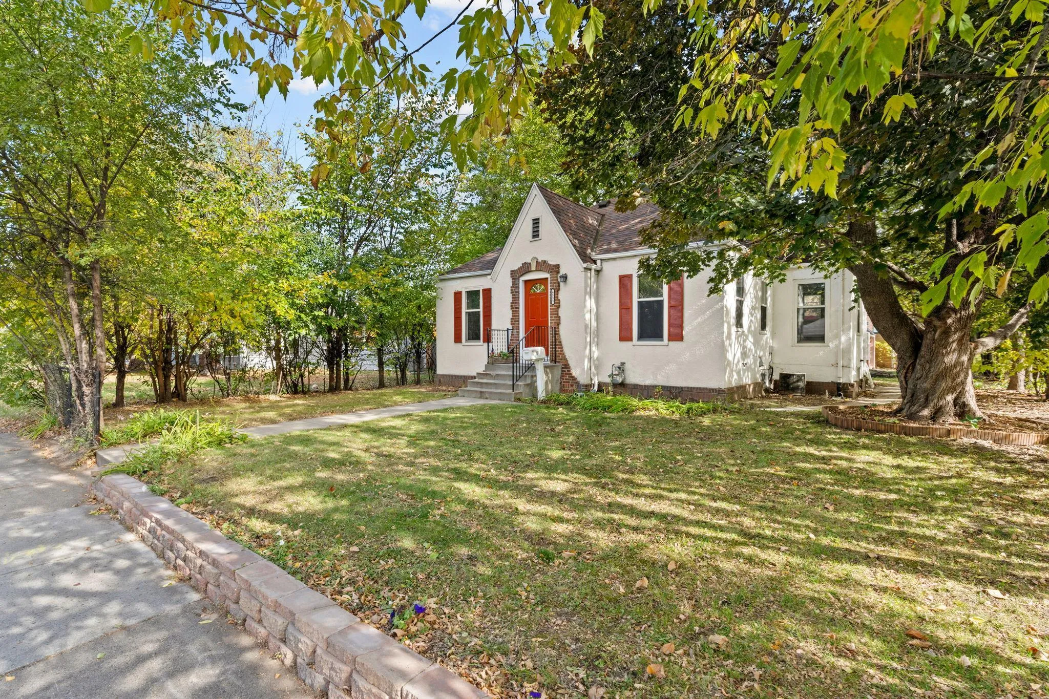 Photo 4 of 6533 Bloomington S Avenue