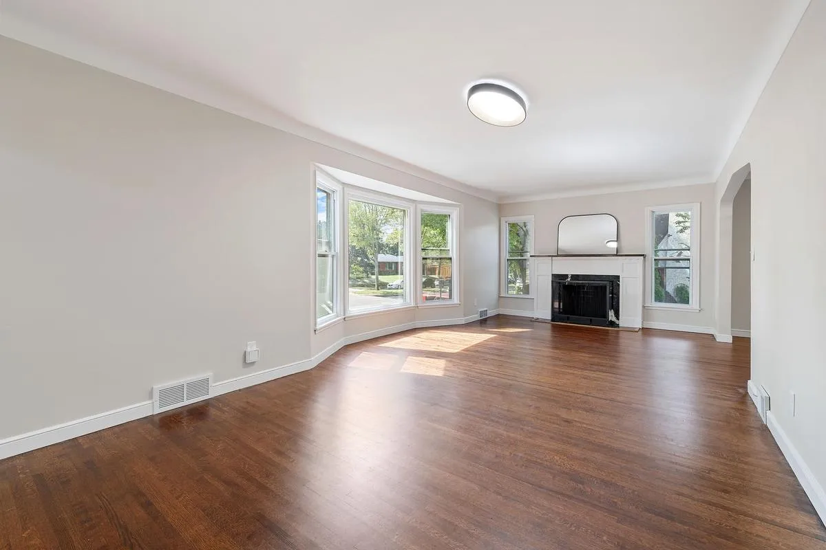 Photo 11 of 1599 Highland Parkway