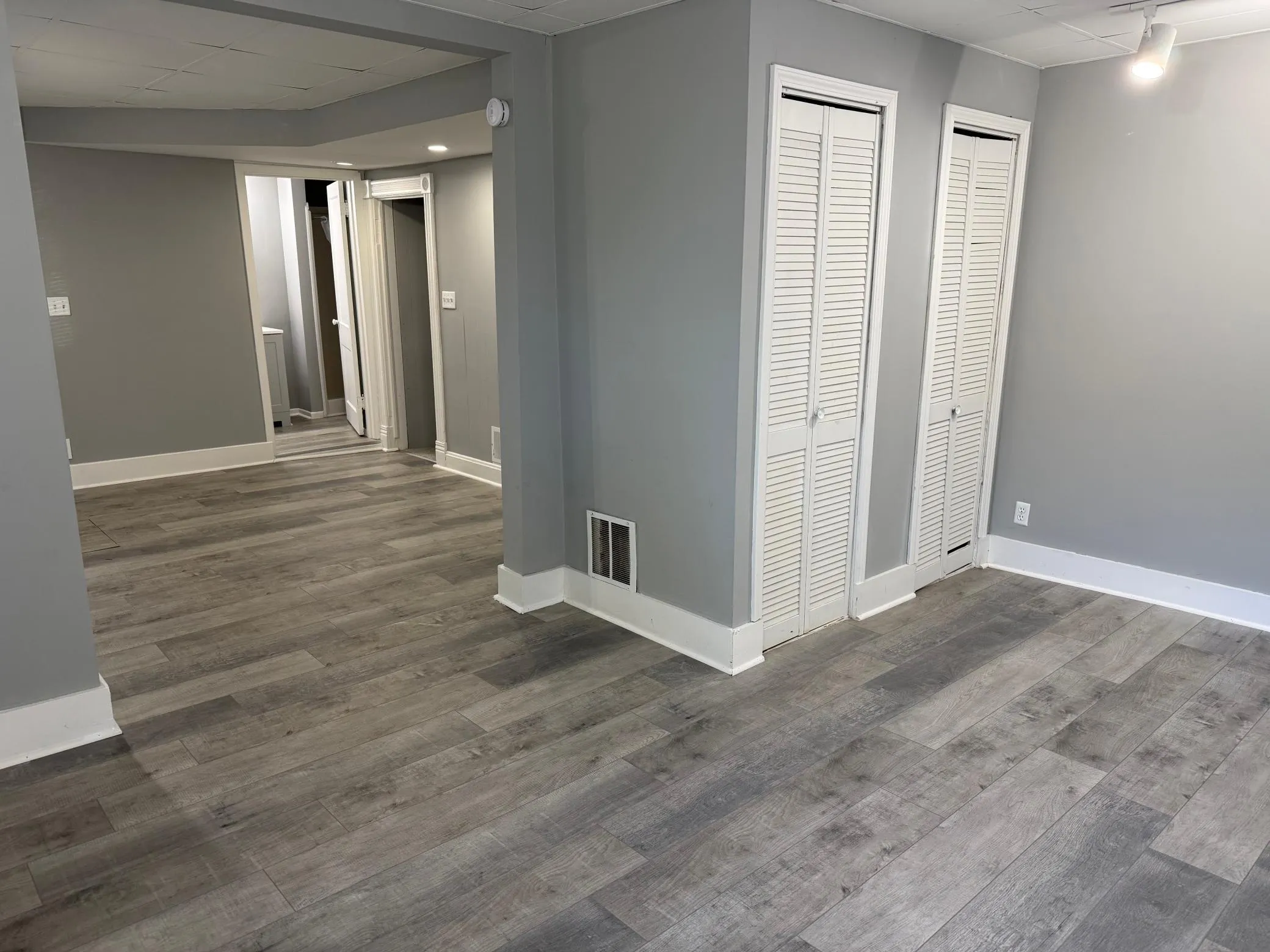 Photo 2 of 1010 Front Avenue
