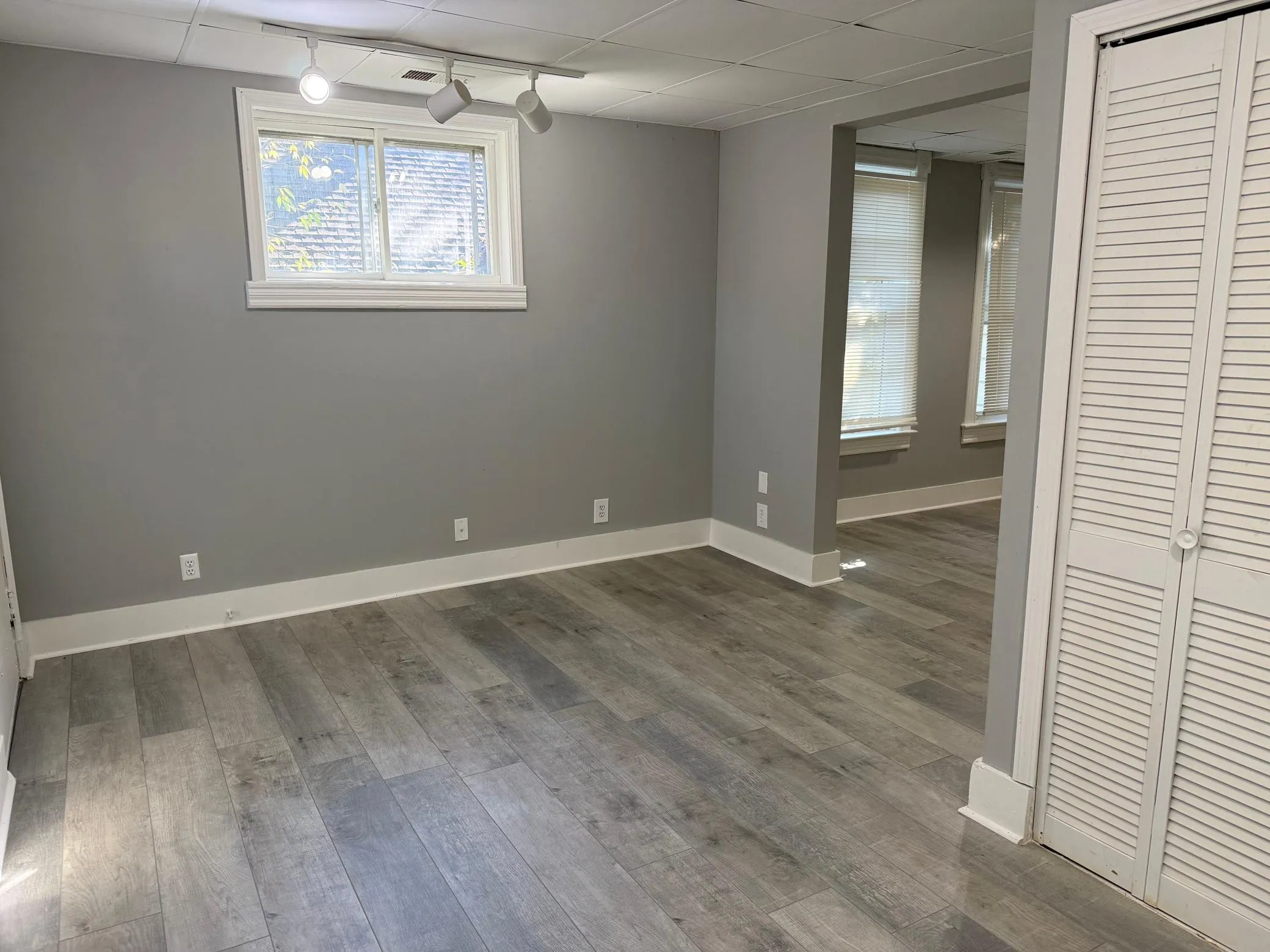 Photo 3 of 1010 Front Avenue