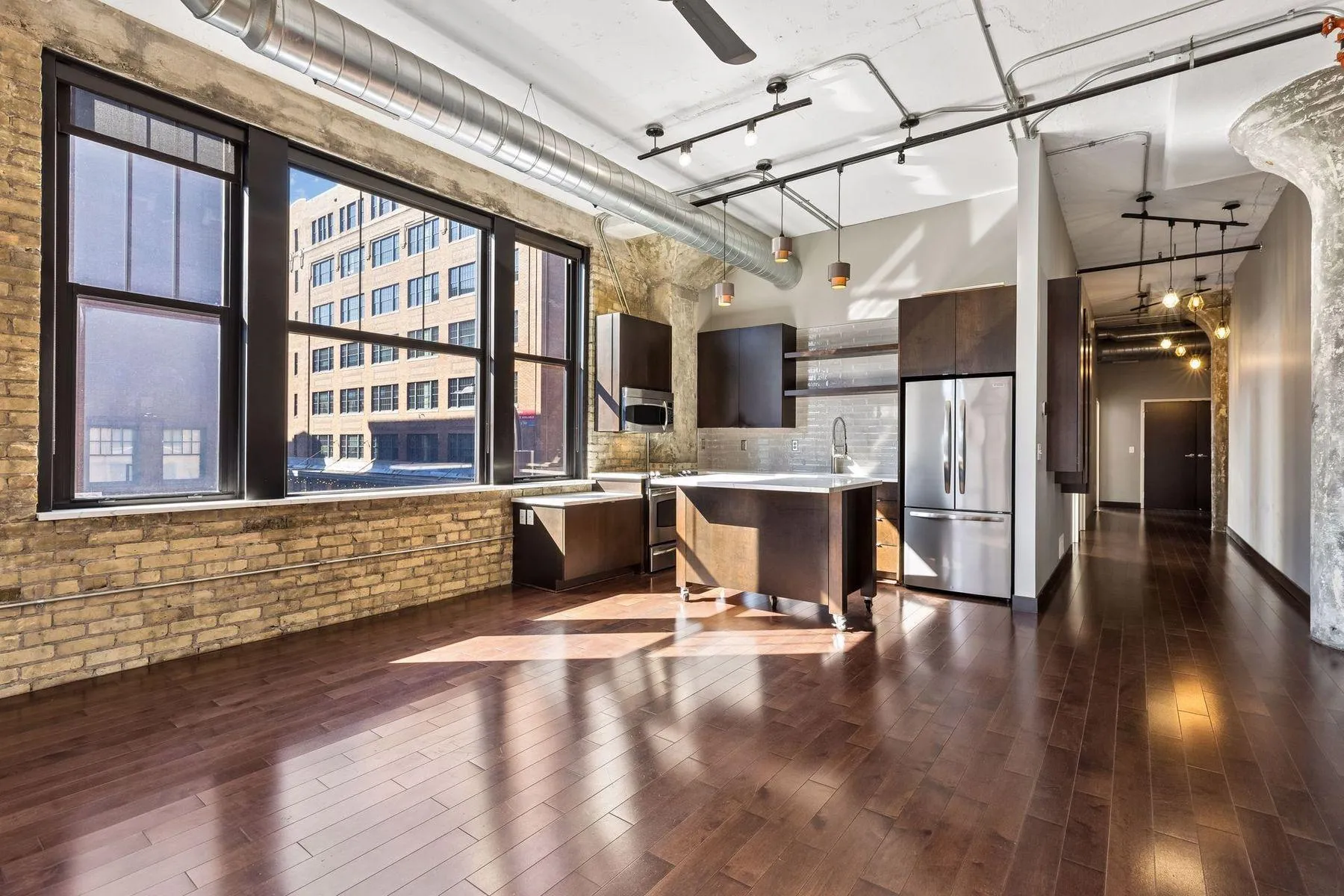 Photo 14 of 618 Washington N Avenue Unit 301