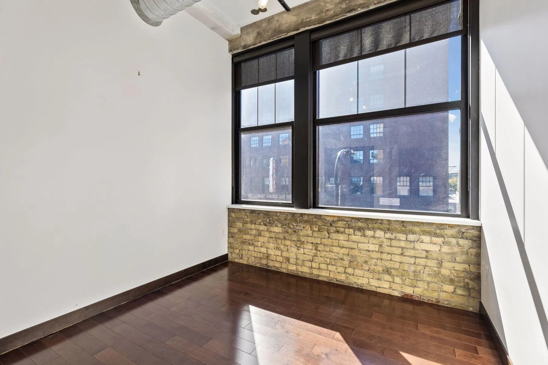 Photo 11 of 618 Washington N Avenue Unit 301