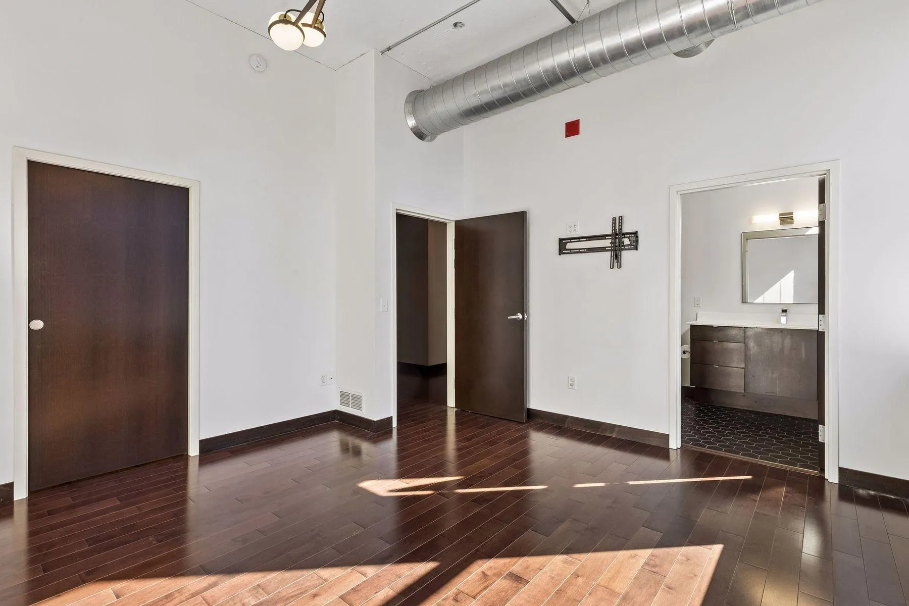 Photo 5 of 618 Washington N Avenue Unit 301