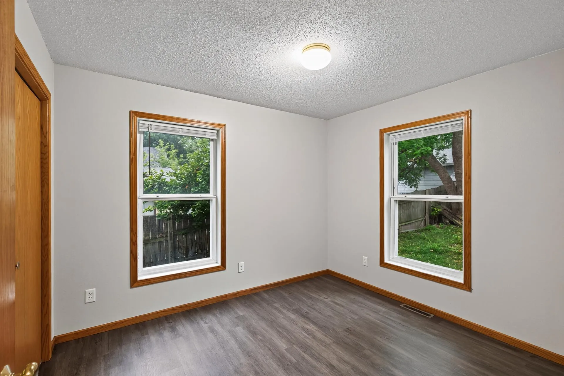Photo 14 of 2321 Lyndale N Avenue