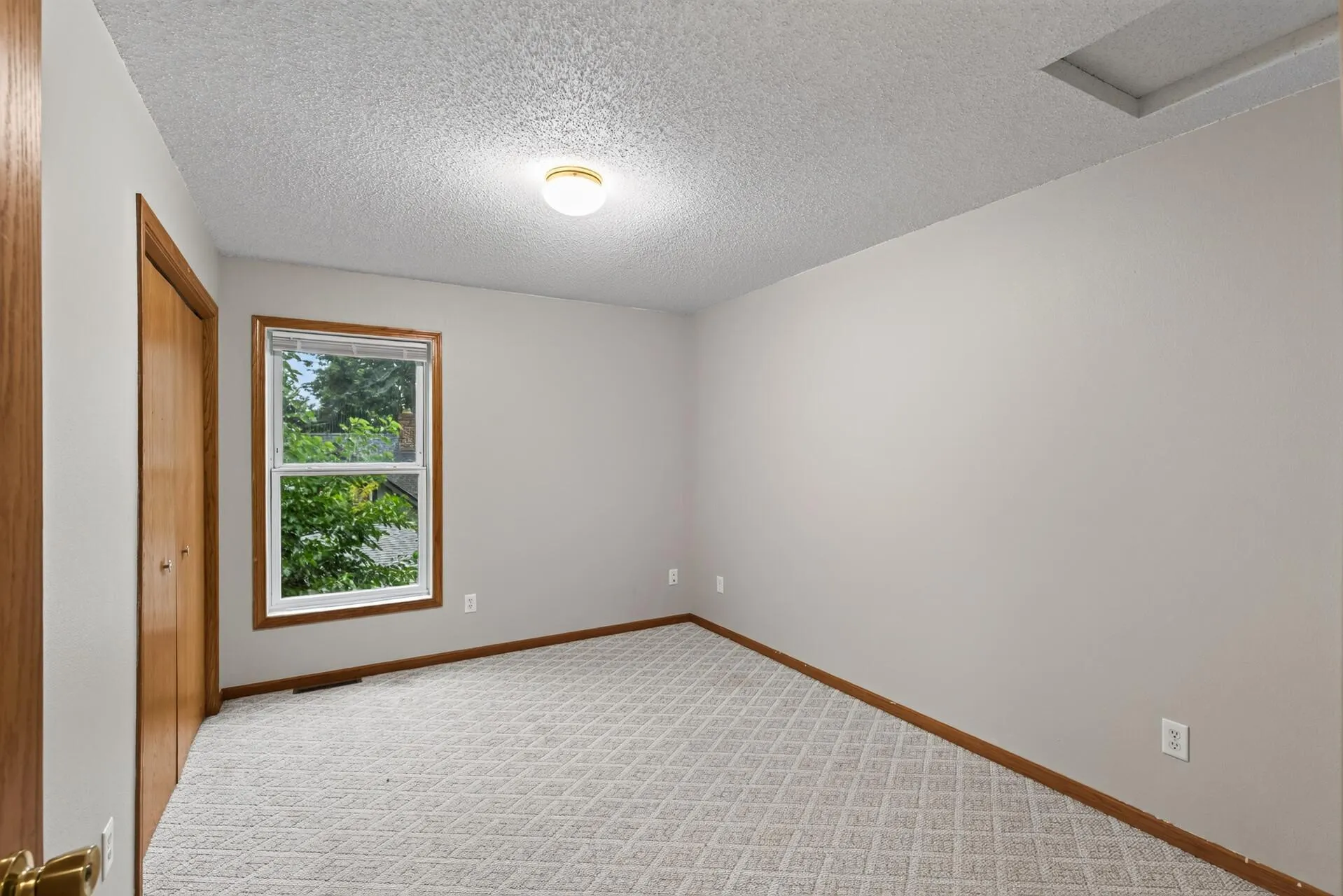 Photo 19 of 2321 Lyndale N Avenue