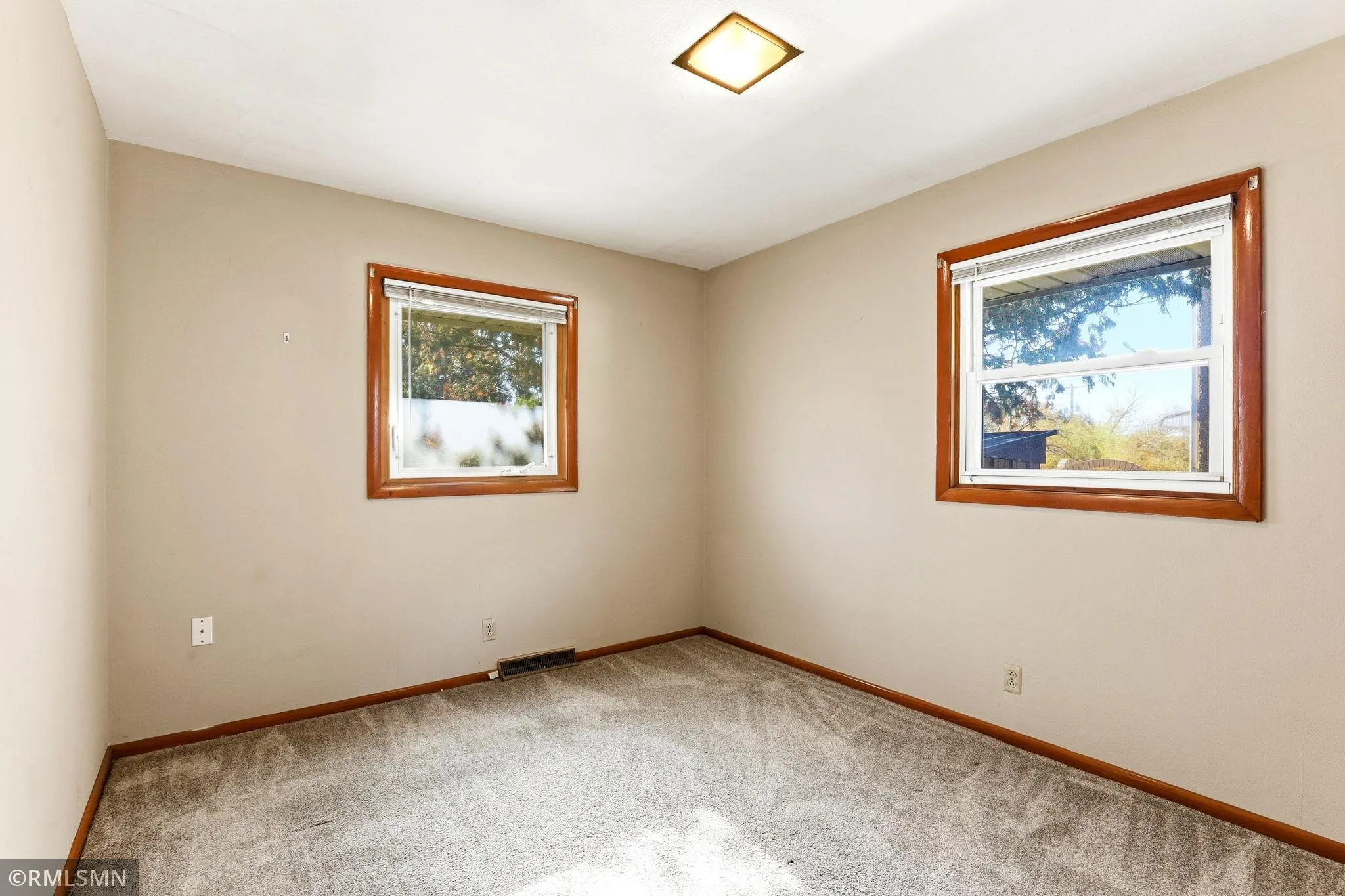 Photo 7 of 1530 Reaney Avenue