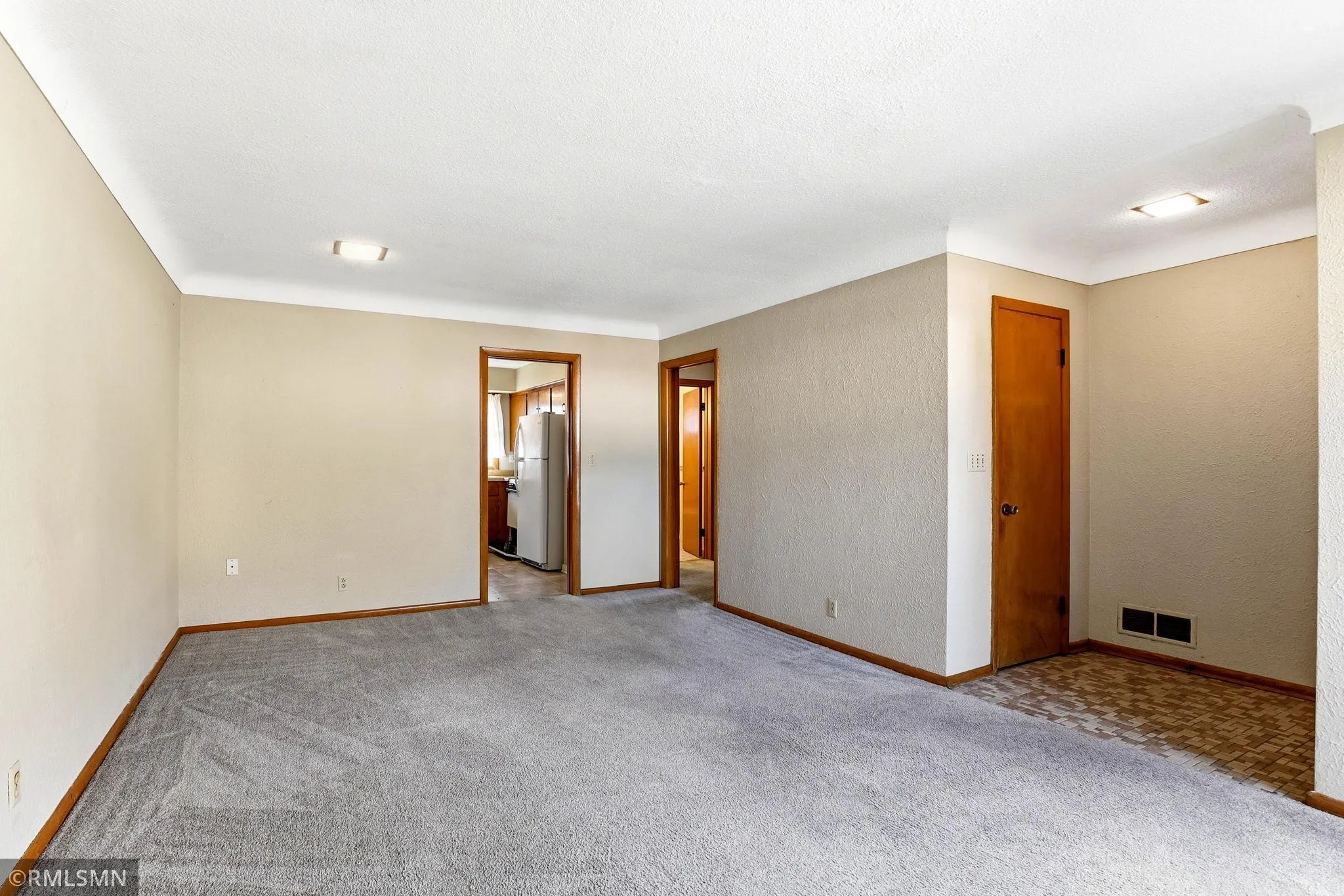 Photo 4 of 1530 Reaney Avenue