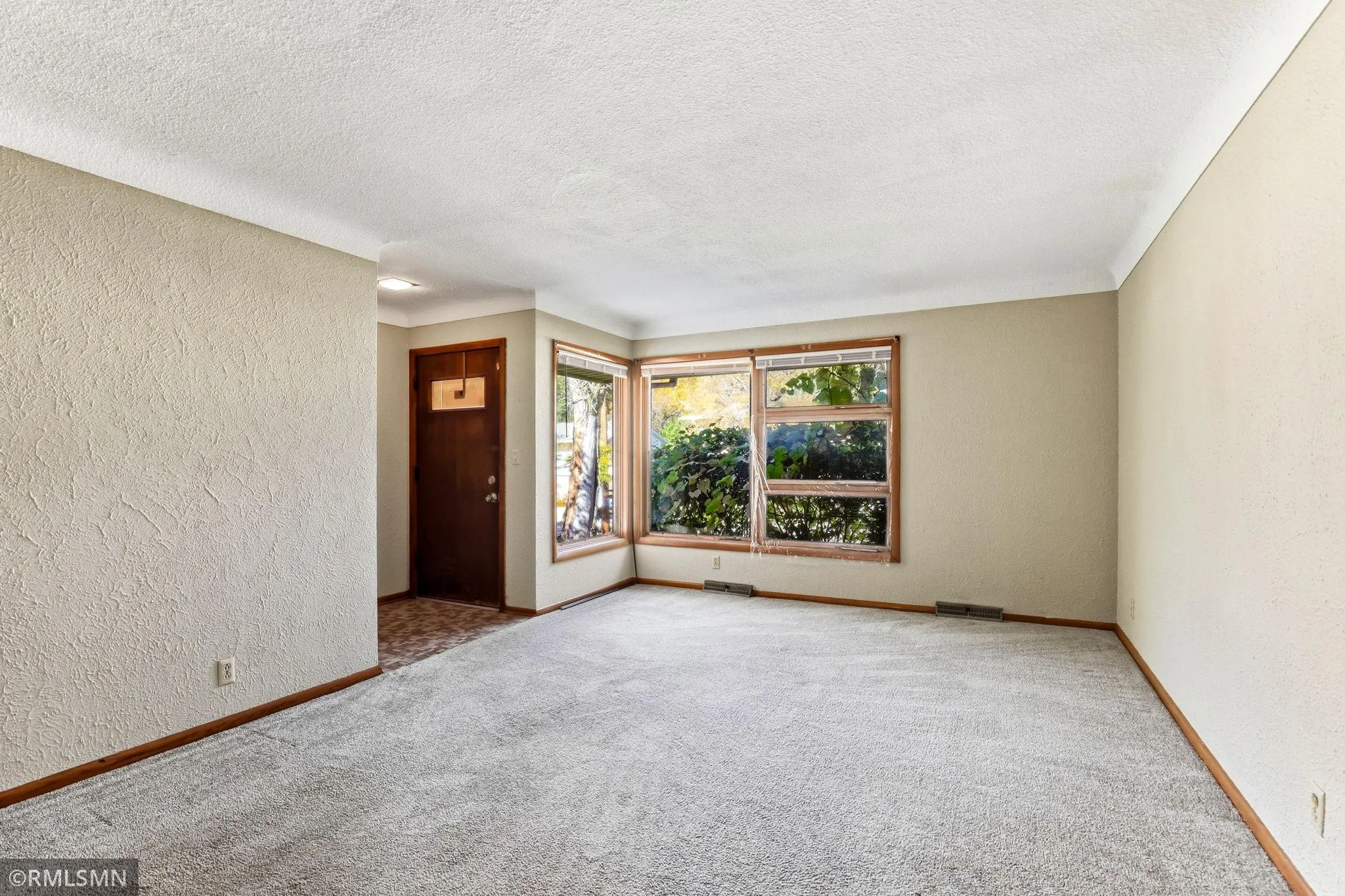 Photo 3 of 1530 Reaney Avenue