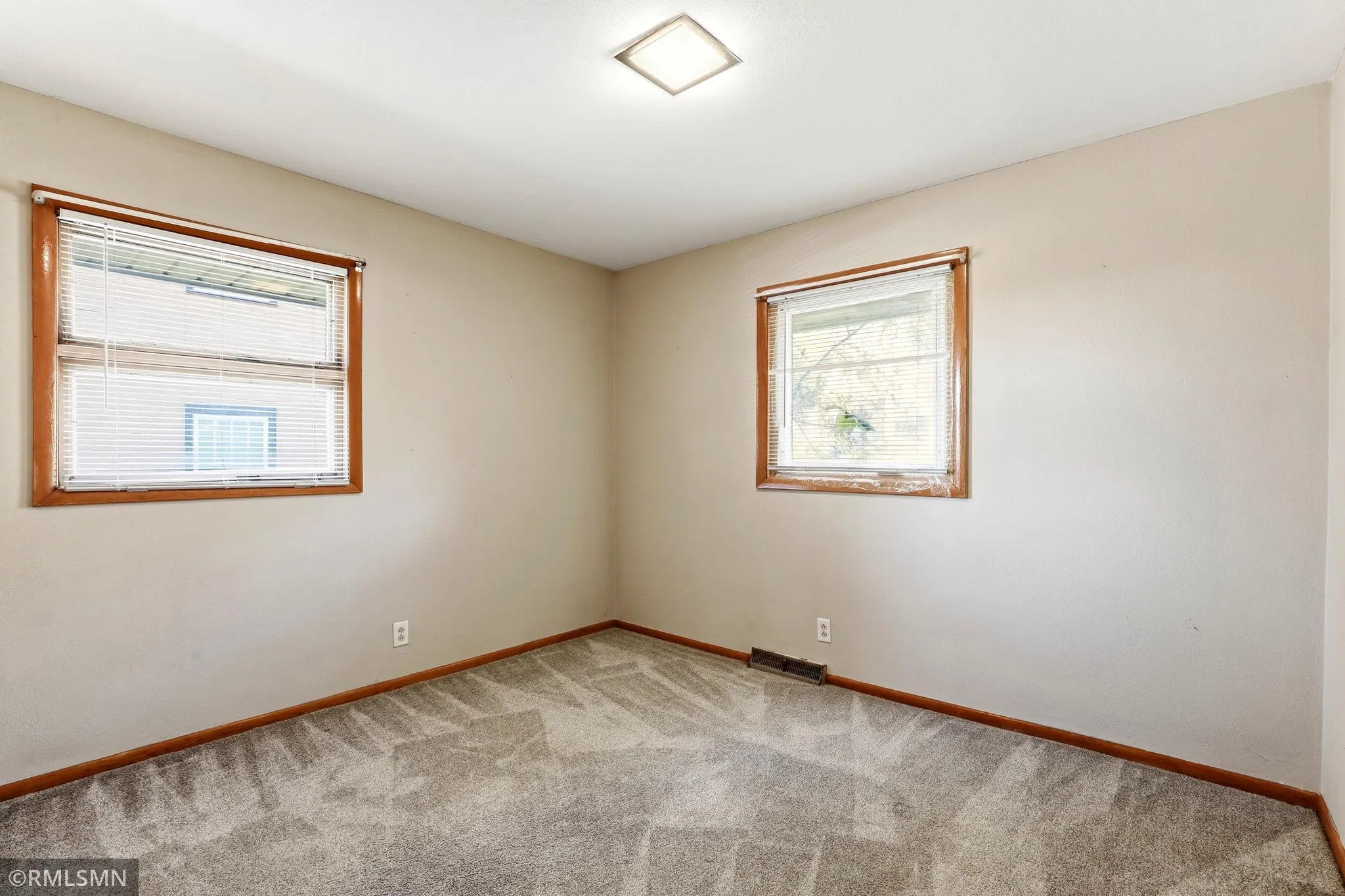 Photo 6 of 1530 Reaney Avenue