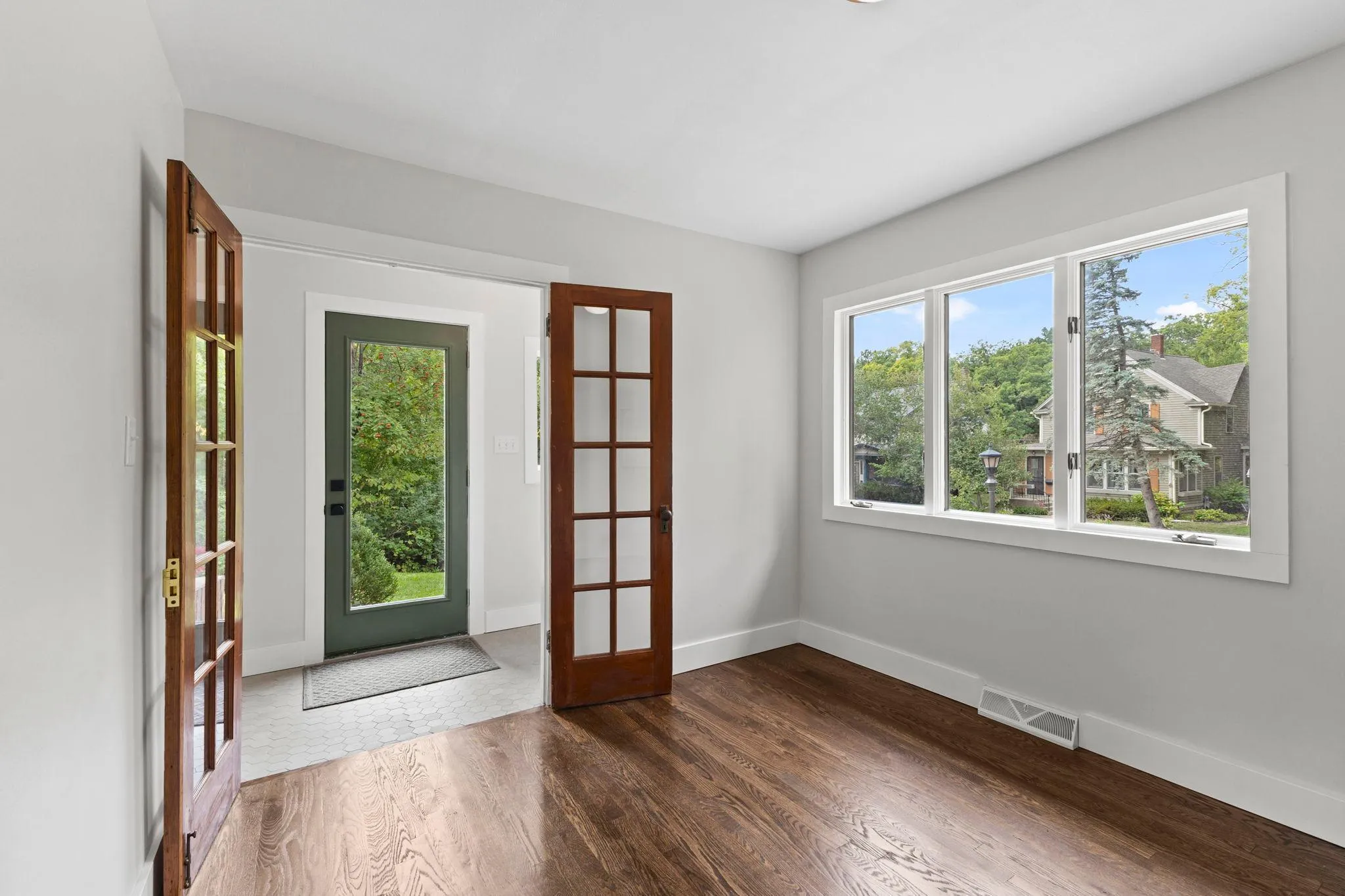 Photo 14 of 2334 Doswell Avenue