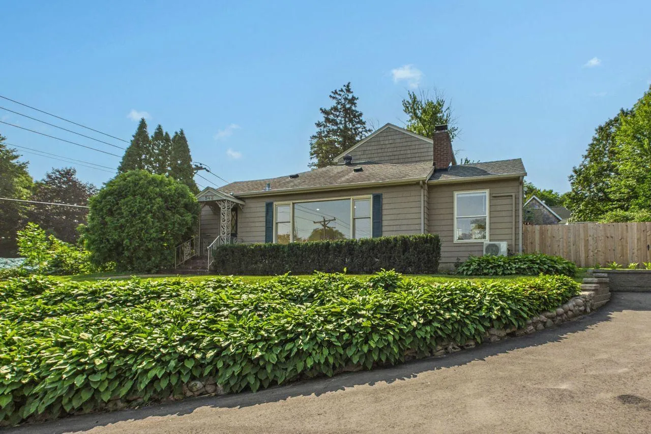 Photo 25 of 542 3rd Avenue