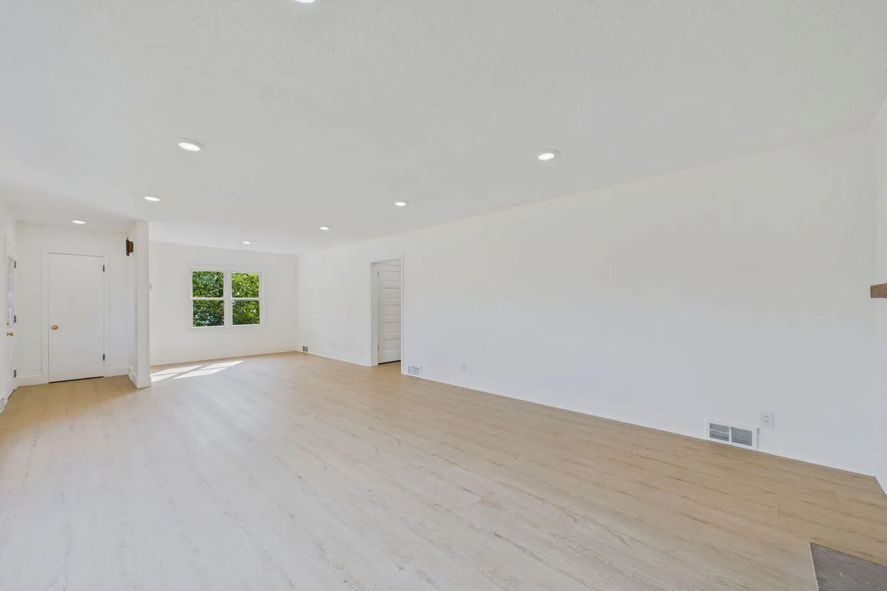 Photo 5 of 542 3rd Avenue