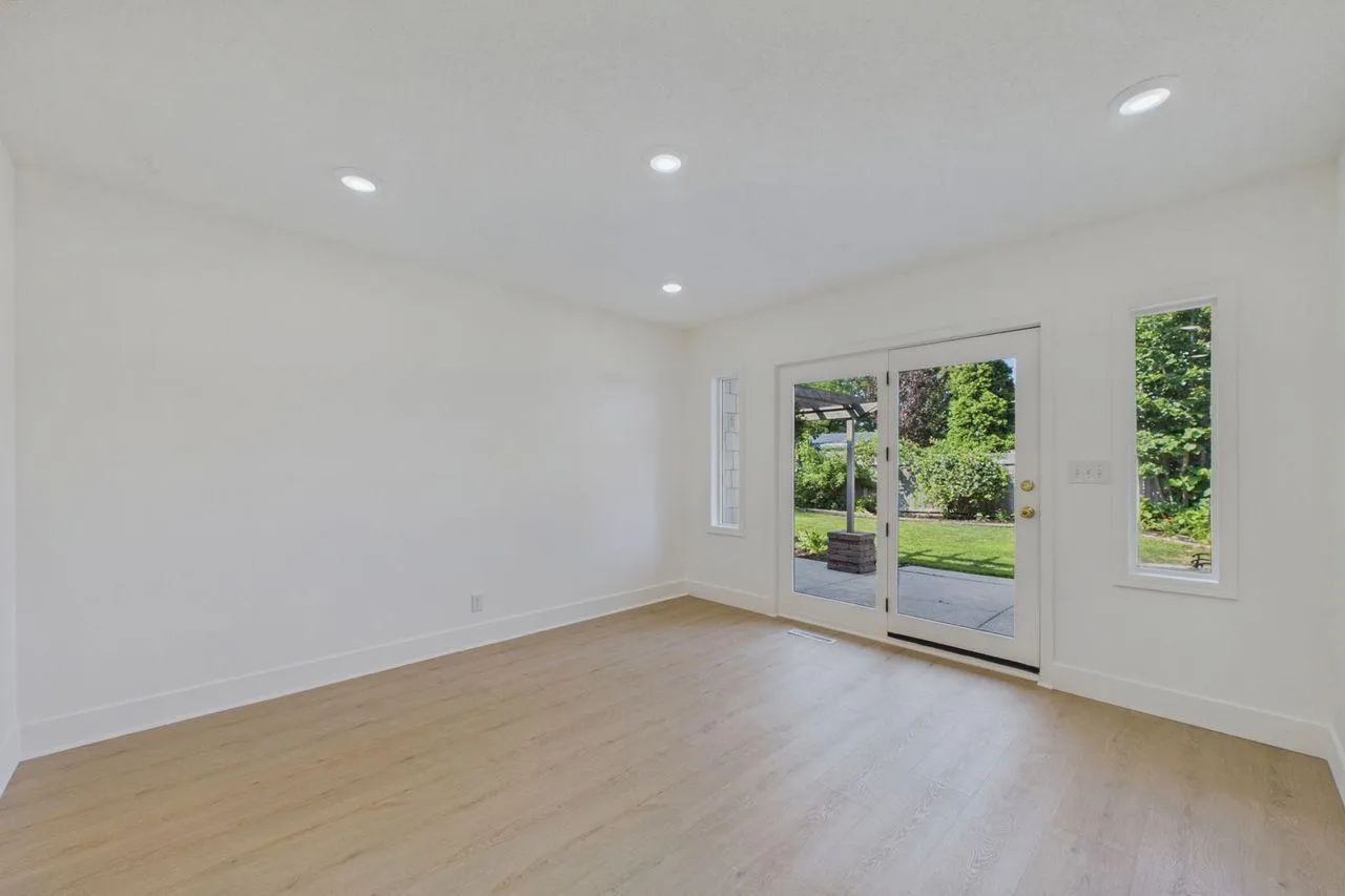 Photo 8 of 542 3rd Avenue