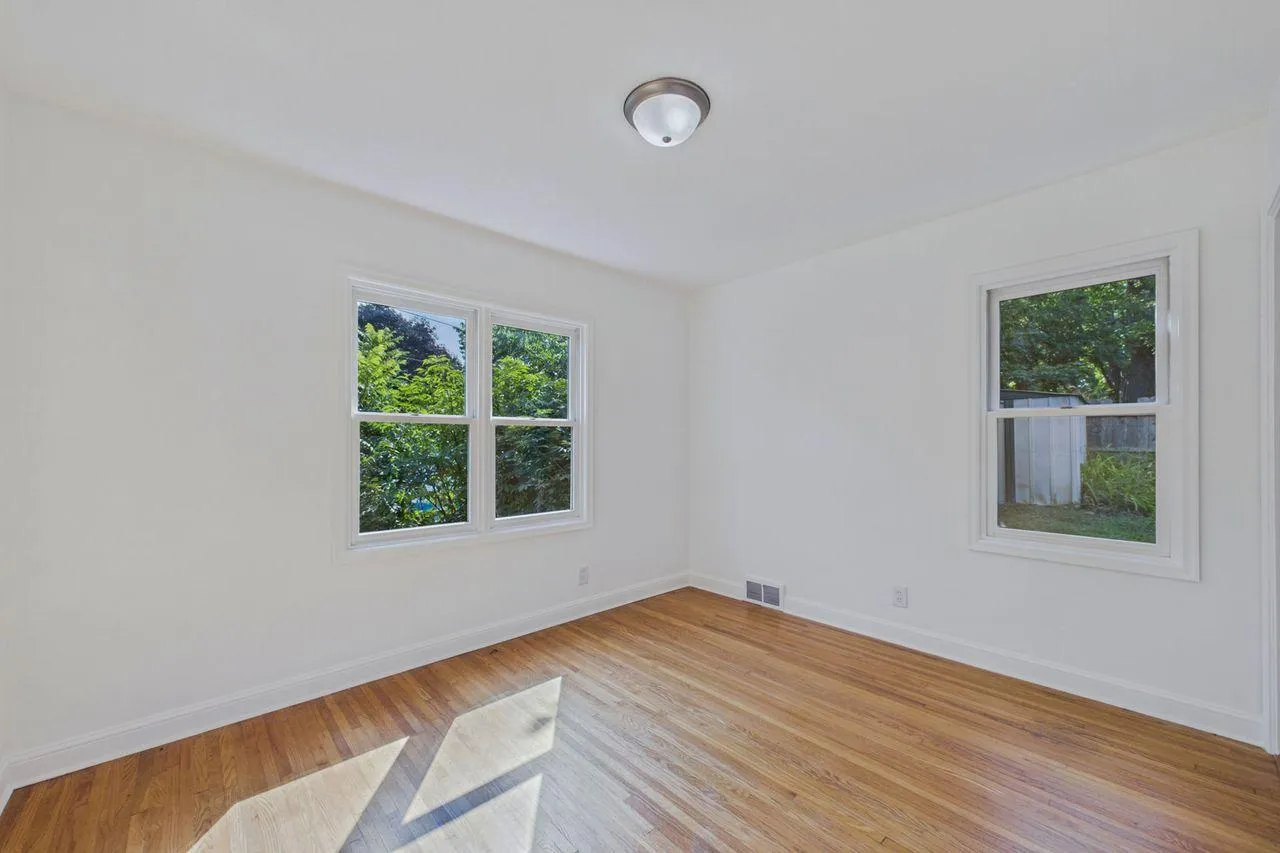 Photo 17 of 542 3rd Avenue