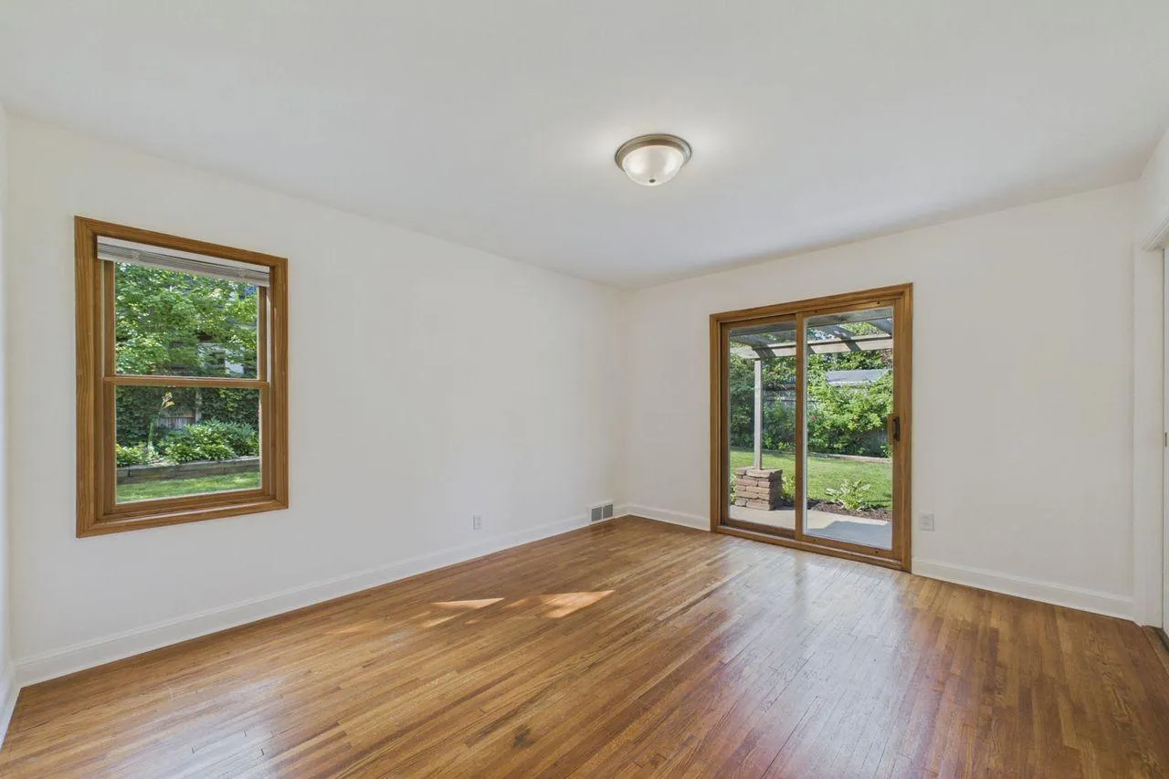 Photo 13 of 542 3rd Avenue