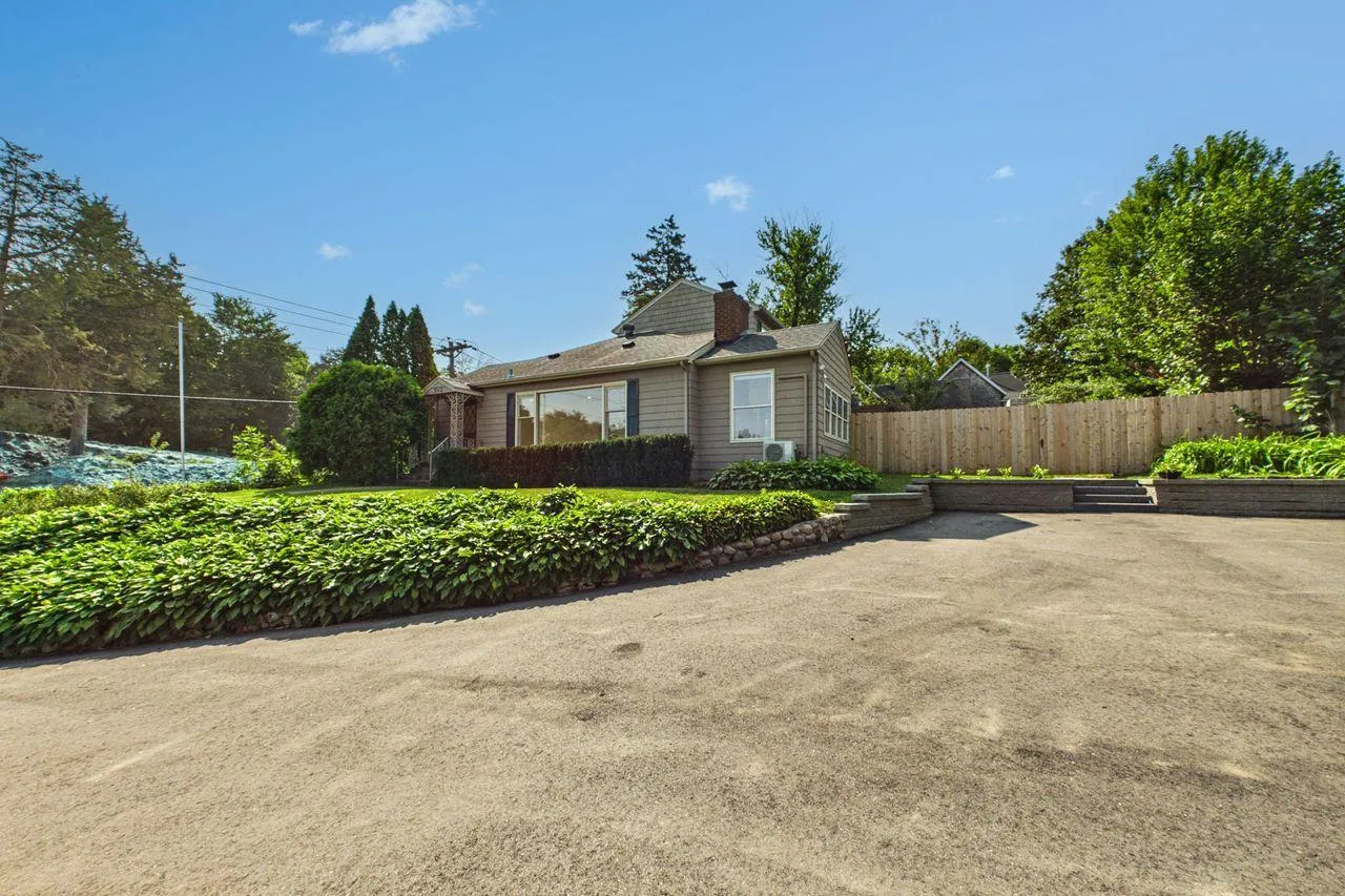 Photo 27 of 542 3rd Avenue