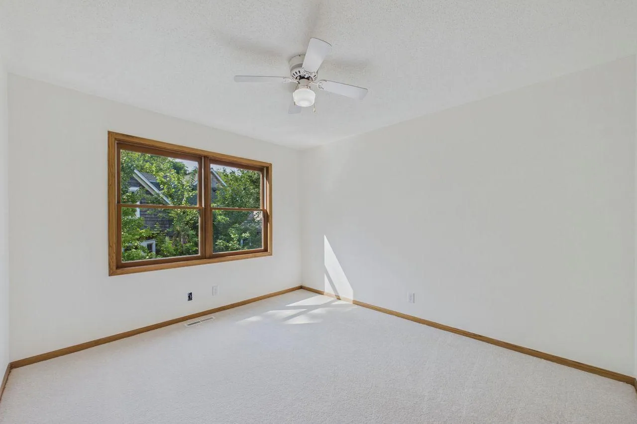 Photo 15 of 542 3rd Avenue
