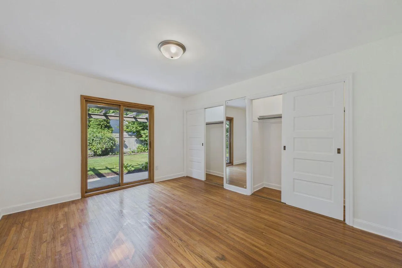 Photo 12 of 542 3rd Avenue