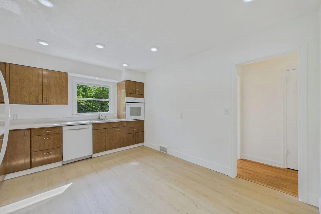 Photo 9 of 542 3rd Avenue
