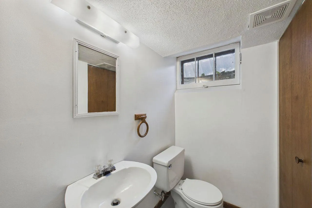 Photo 20 of 542 3rd Avenue