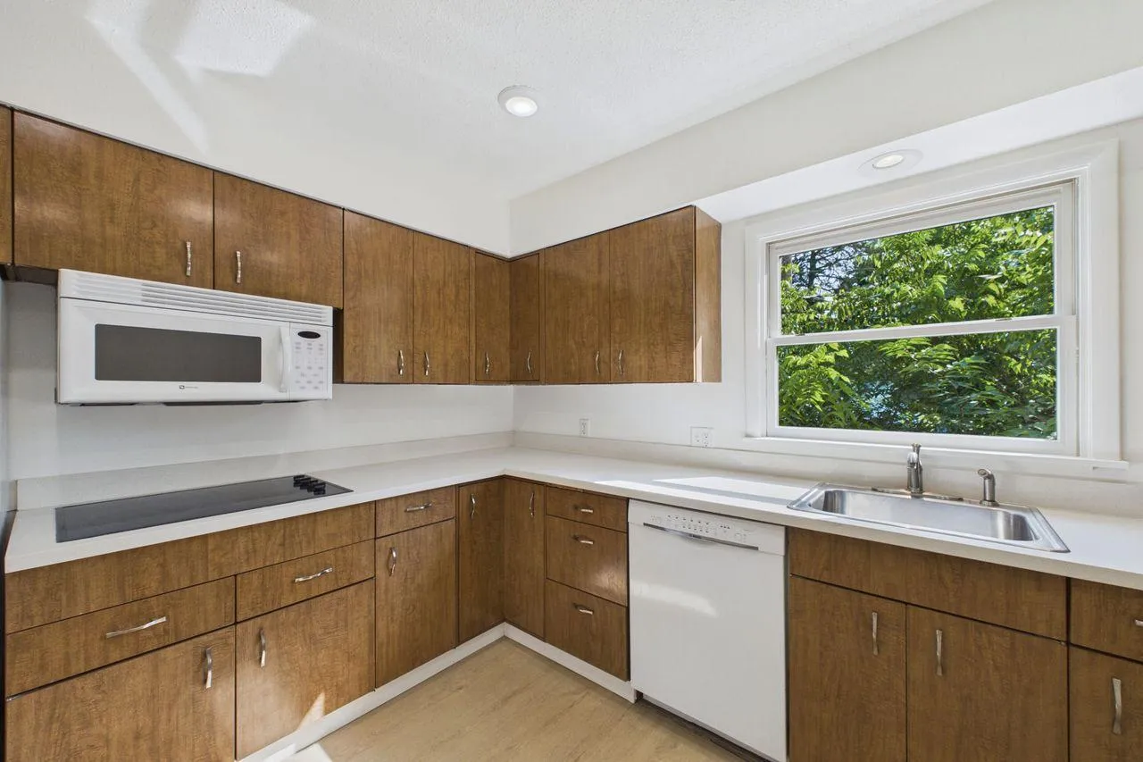 Photo 11 of 542 3rd Avenue