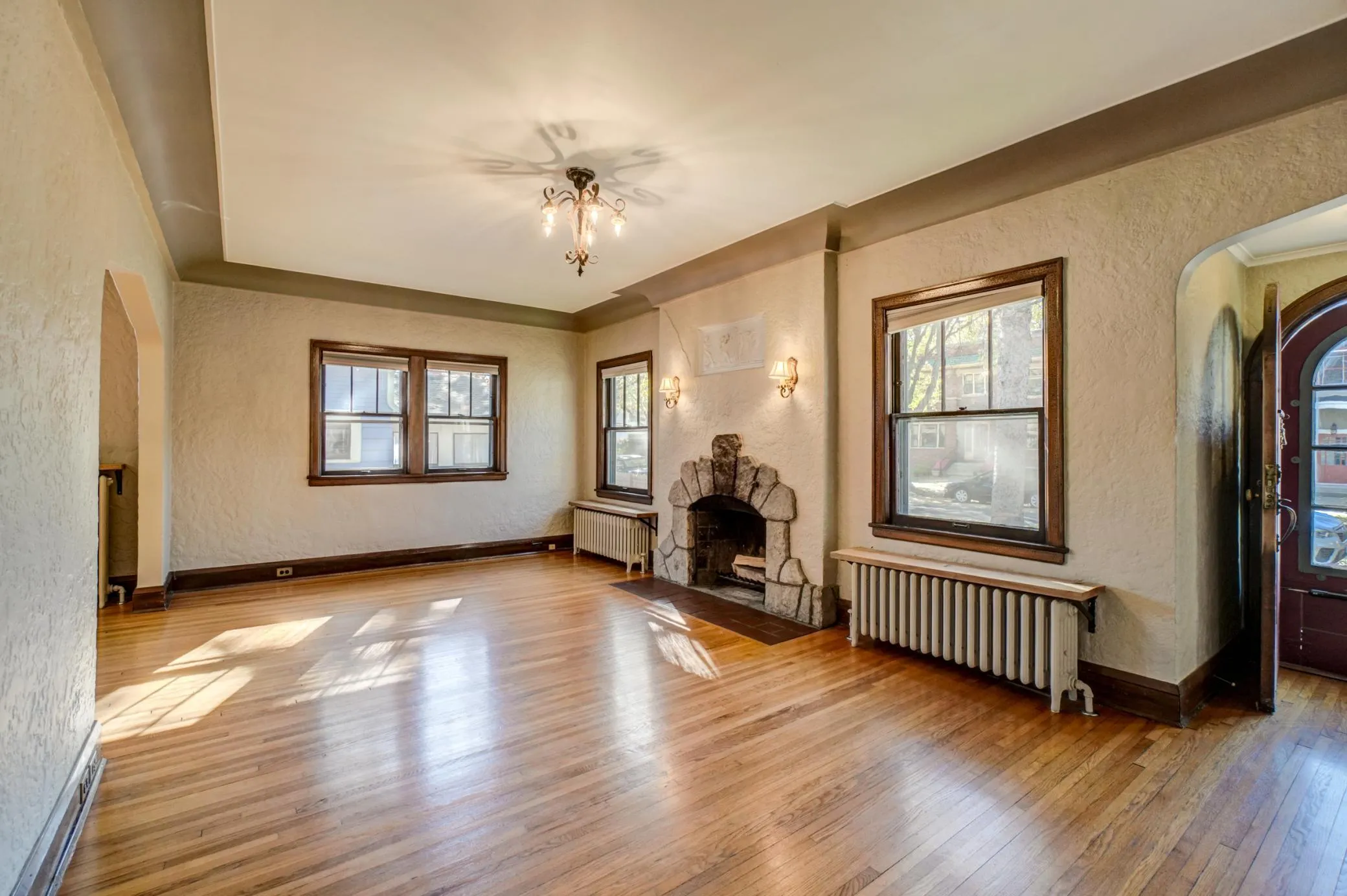 Photo 10 of 3535 Harriet Avenue