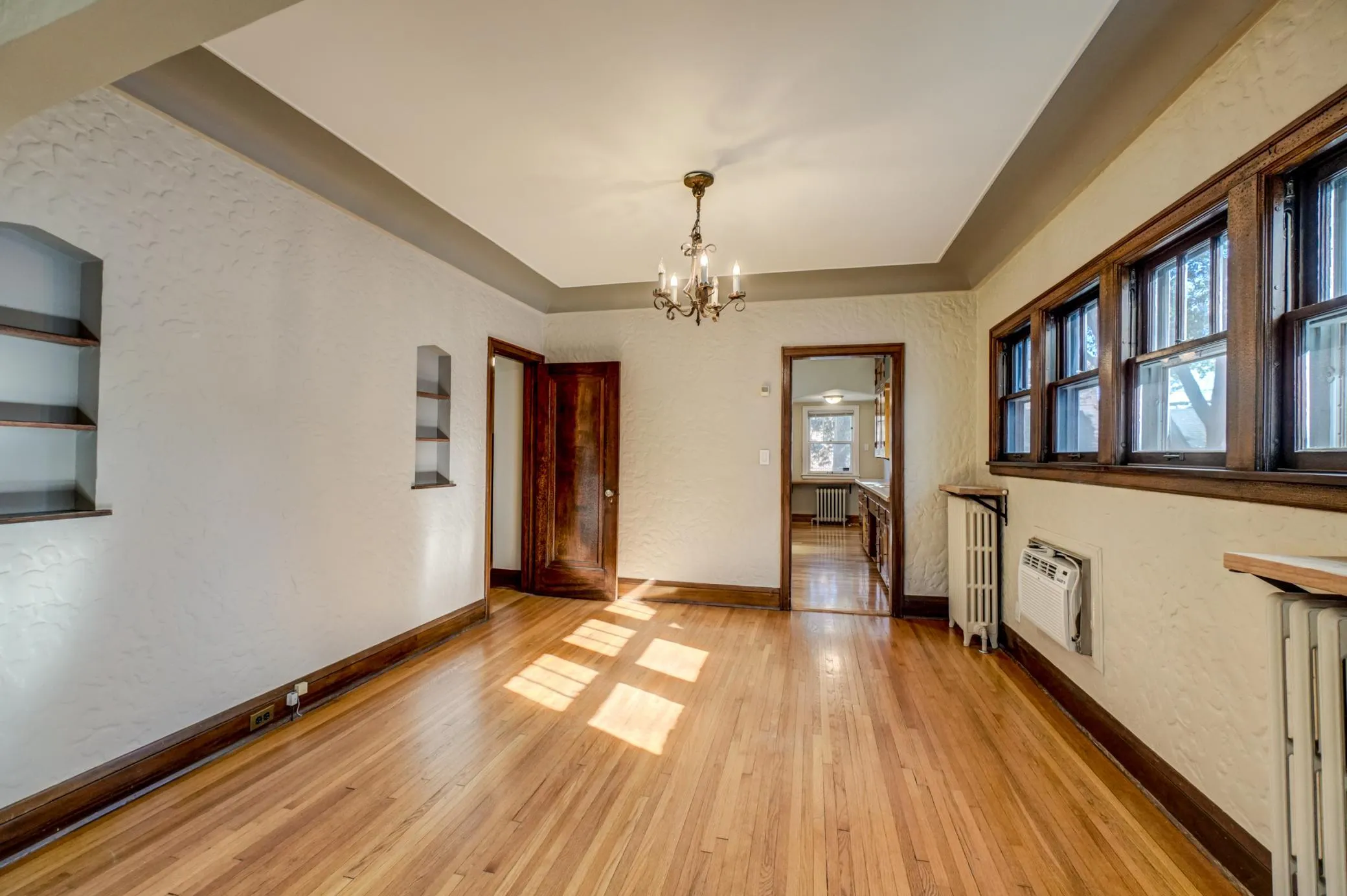 Photo 18 of 3535 Harriet Avenue