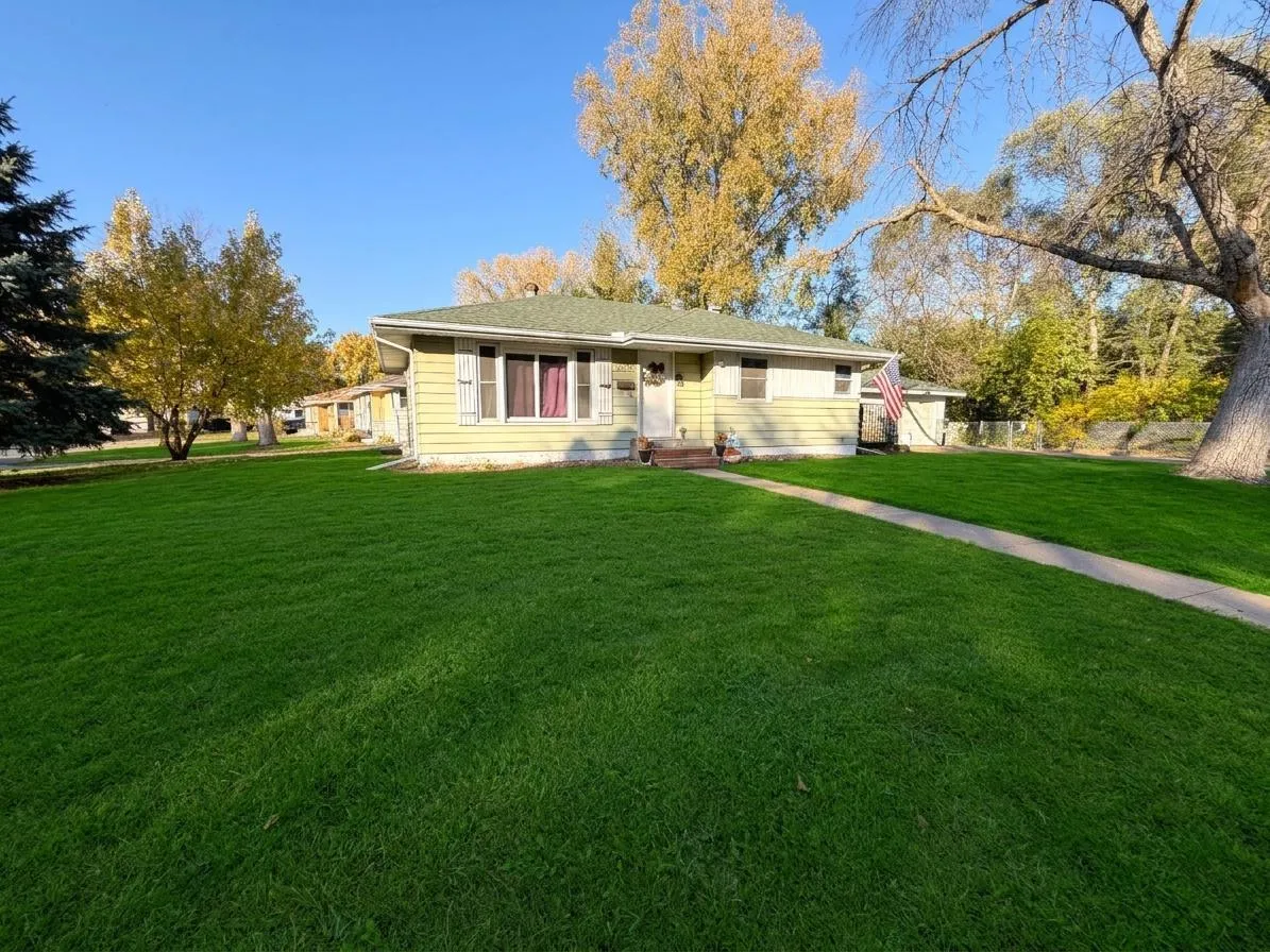 Photo 4 of 5000 Zenith N Avenue