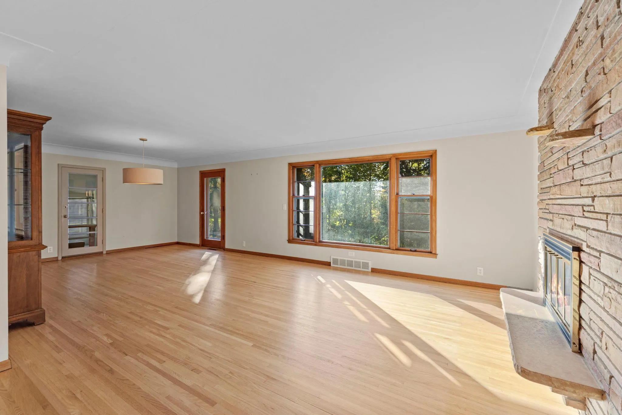 Photo 3 of 5708 Bernard Place
