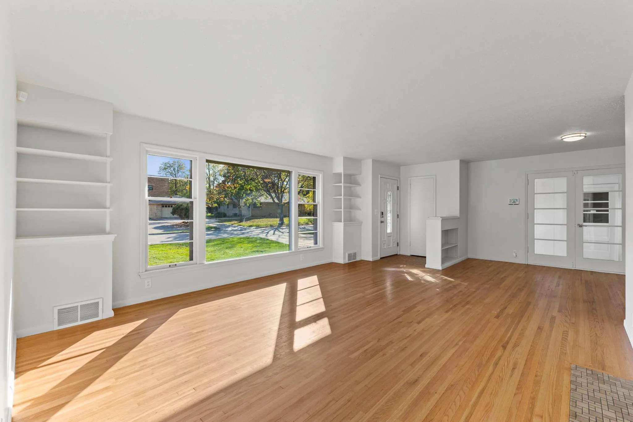Photo 3 of 1501 Preston Lane