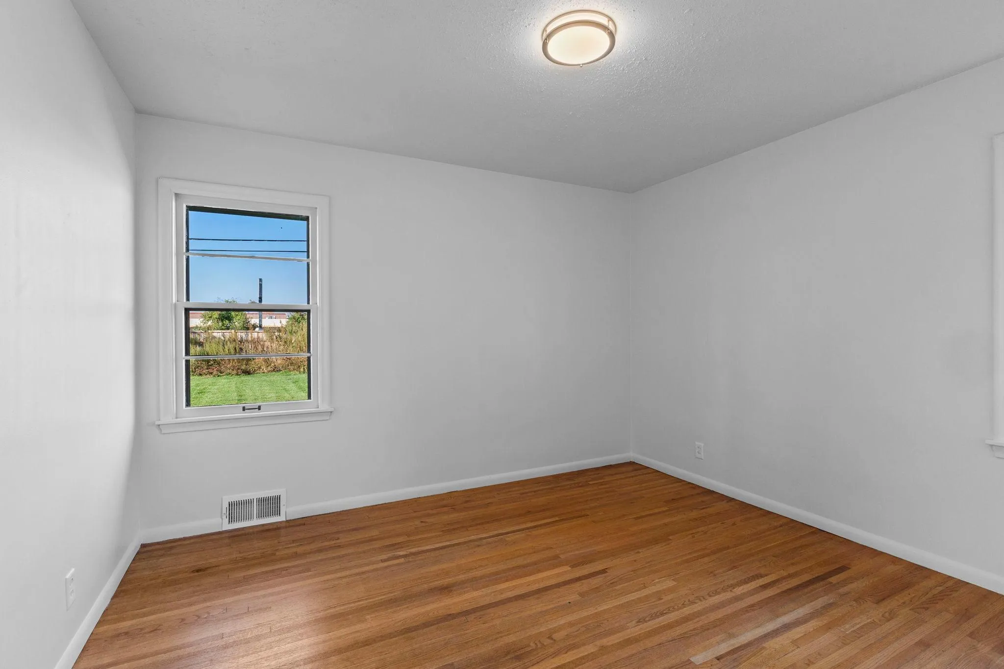 Photo 14 of 1501 Preston Lane