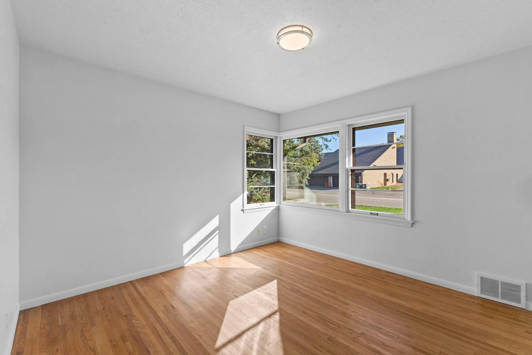Photo 11 of 1501 Preston Lane